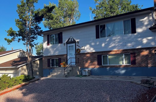 Village Seven House | warm and comfortable room close to shops and wi fi