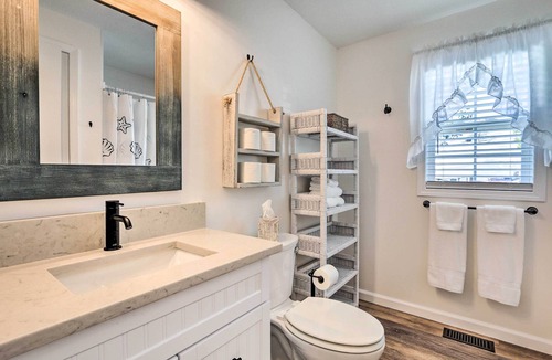 Millersport House | Warm + Cozy Buckeye Lake Home: Yard + Patios!