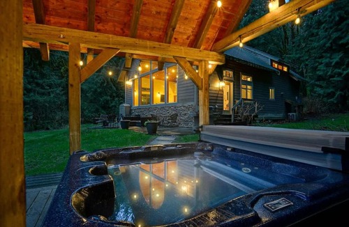 Maple Falls House | Waterfront Chalet
