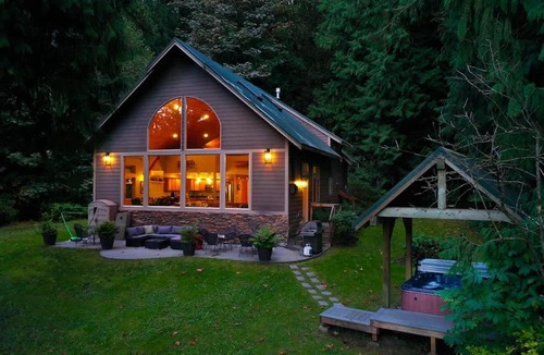 Maple Falls House | Waterfront Chalet