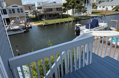 South Bethany House | Waterfront, Dock, Deck, Walk to the Beach, bring your kayaks/boat!