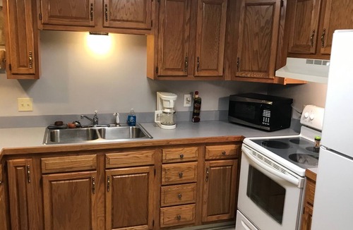 Nashport Cottage | WATERFRONT Eagle's Nest Lake Cottage with Boat Dock on Buckeye Lake