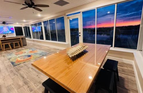 Spring Hill House | Waterfront Home, 5 bedrooms, Heated Pool, Sunsets!