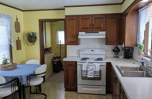 Gypsum House | Waterfront home on the Sandusky Bay. Nice fishing spot close to Cedar Point.