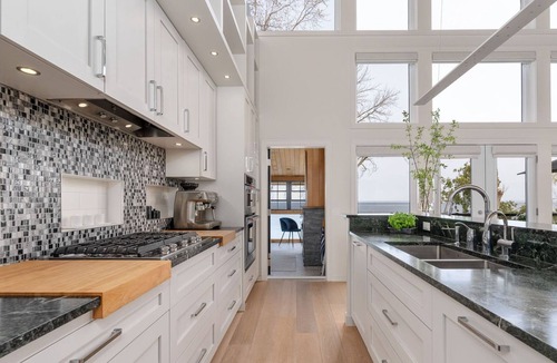 Oro-Medonte House | Waterfront Luxury at Fox & Fern Retreat