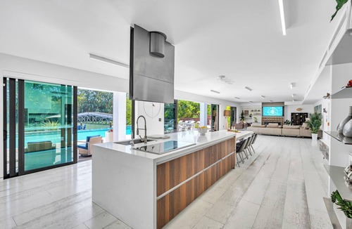 Harbor Beach Villa | Waterfront Masterpiece Villa/Grand Heated Pool/Seabreeze Key