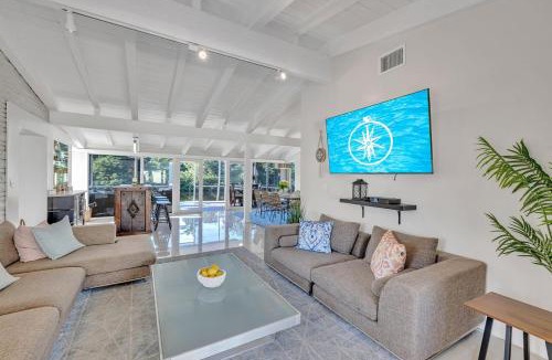 Birch Park Finger Streets House | Waterfront Steps to Beach Heated Pool Casablanca Key Residence