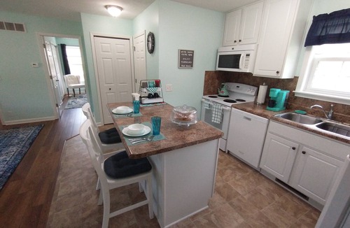 Mansfield House | Wayside Guest House Clean, Cozy, Comfortable, Convenient