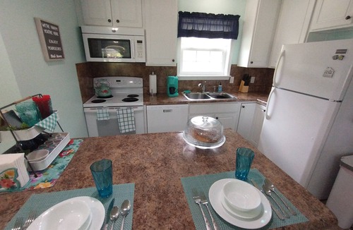 Mansfield House | Wayside Guest House Clean, Cozy, Comfortable, Convenient