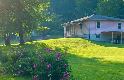 Portland House | Weddle Lodging & Outfitters Pink house