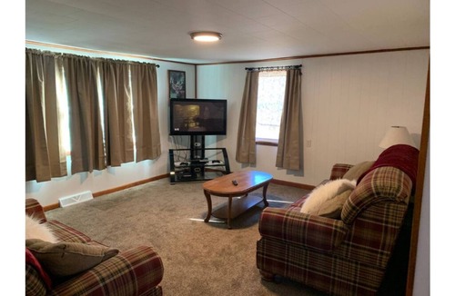 Portland House | Weddle Lodging & Outfitters White House.