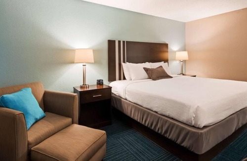 Blaine Hotel | Welcoming & Convenient Stay | Free Breakfast | Great Location