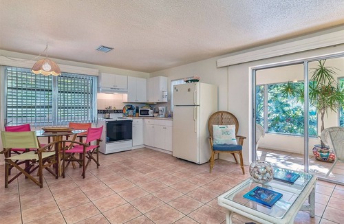 Tradewinds Cottage | West End Paradise Unit 4 Scallop 5 - One bedroom suite w/water views