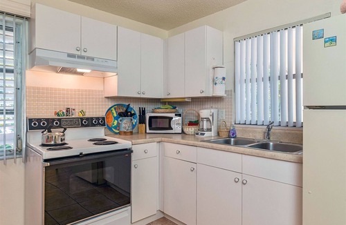 Tradewinds Cottage | West End Paradise Unit 4 Scallop 5 - One bedroom suite w/water views