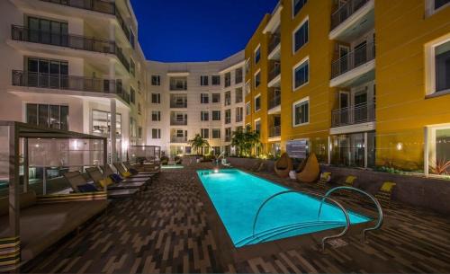 Miracle Mile Apartment | West Hollywood 2bdr residence