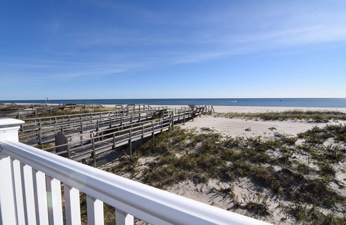 West Hampton Dunes House | Westhampton Beach Oceanfront, 4 Bedrooms, Pool. Super Clean. Relax and Chill.
