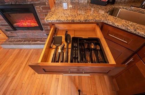 Bethlehem Cabin | White Mountains Couples Lakefront Studio Retreat