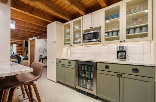 Damascus House | WinklerWald- 6 BR family retreat