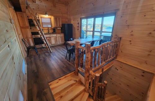 Scio Villa | Yellowstone/Hot Tub-Pet friendly-Lakeview -8 Person Lodge