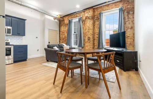 Millersburg Apartment | Young Suite - American Hall