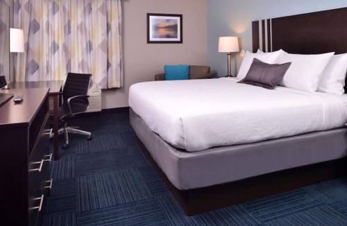 Blaine House | Your Relaxing Getaway Awaits! Free Breakfast and Parking, Onsite Dining
