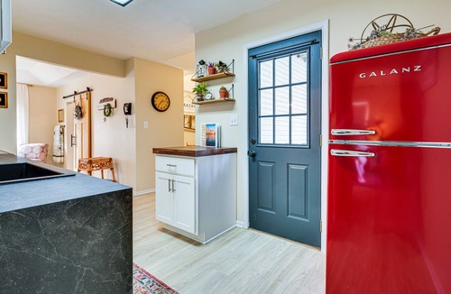 Zanesville Apartment | Zanesville Apartment w/Porch - 3 Mi to Downtown!
