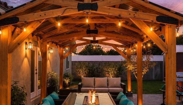 132 Stunning Spacious Entire home pool/spa/EV Plug