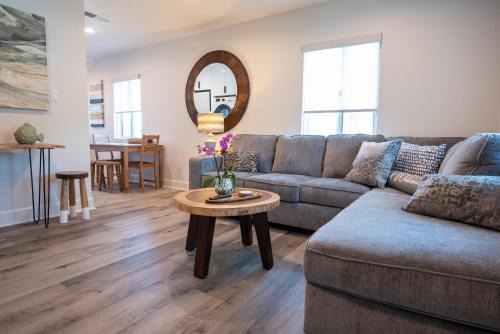 2 - Pet friendly 1BR Units Steps 2 Beach-Sleeps 8