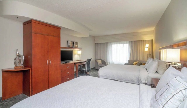 2 Queens | Courtyard Salisbury | Ocean City Day Trip, Stadium, Pool | 2 Units