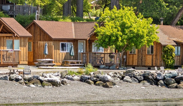 2BR Beachfront Cabin on epic west-facing beach beach with sunsets!