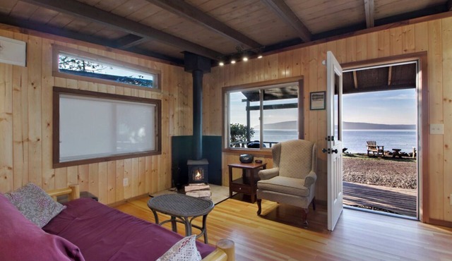 2BR Cabin on spectacular sand and pebble beach with epic sunsets! in Eastsound