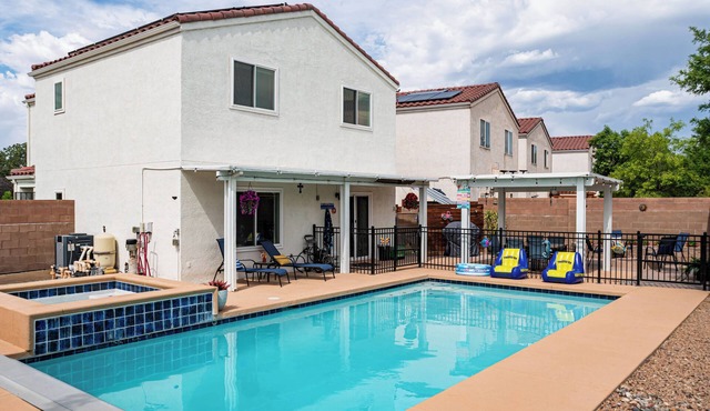 3-bedroom house in brilliant Albuquerque with cool AC breeze