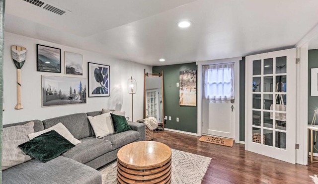 3 Mi to Dtwn Seattle: Queen Anne Apartment!
