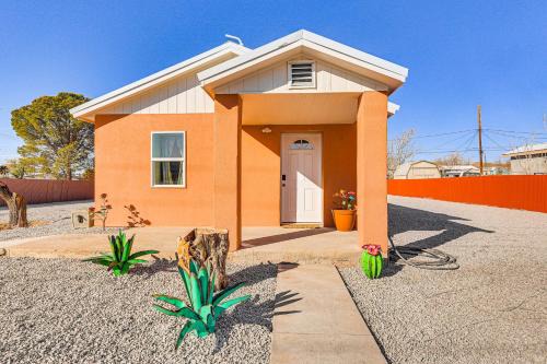 3 Mi to Elephant Butte Lake: Cozy Retreat!