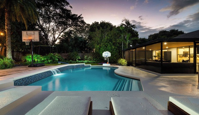 3BR Delray Retreat Pool + Hoops Near Beach