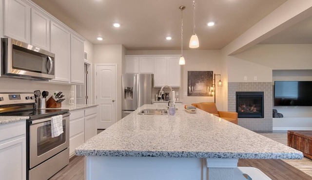 3BR Mtn Viewsluxury Townhomecentral Locationac