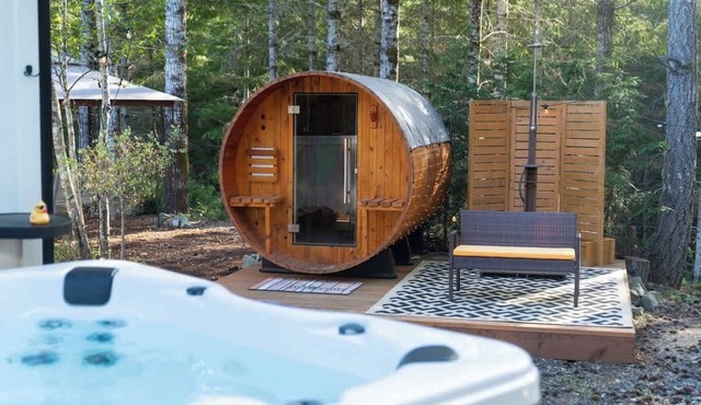 5-acres, 2 Cabins, Hot Tub, Sauna, Game Rm, Trails