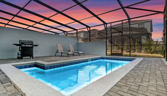 5 Bedrooms/4.5 Bathrooms/Windsor at Westside (8917 SA)