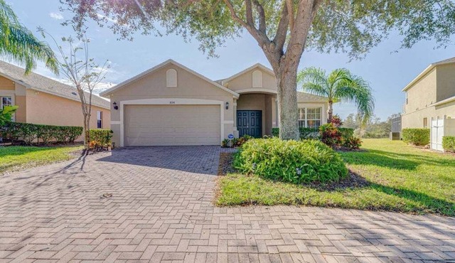 521 - Lovely 4 Bedroom, 3.5 Bath Villa with South Facing Pool