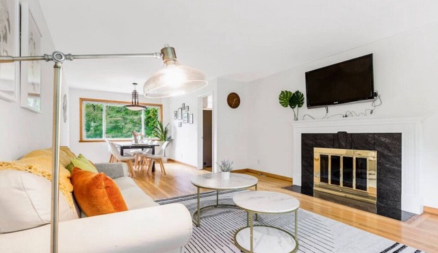 547 Northgate · Cheerful 4b3b house in North Seattle/10 mins to UW