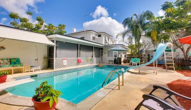 6 Mi to Palm Beach: Studio w/Pool Access!