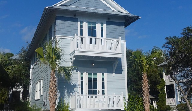 "A Shore Thing" Carillon Beach 2 minute walk to the beach