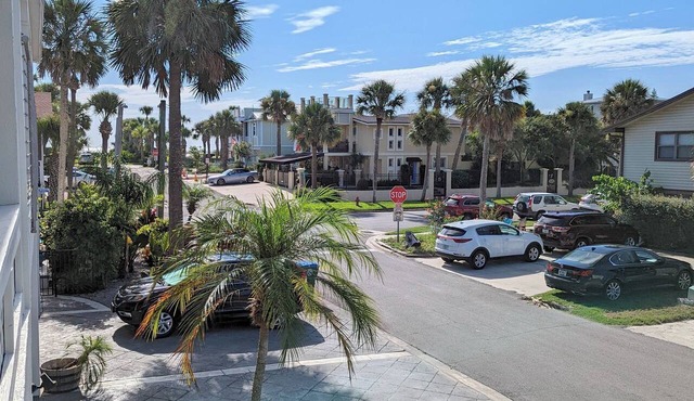 Adorable Neptune Beach 2bed, monthly - Town Center