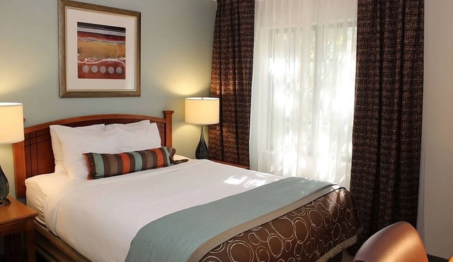 Always a Great Idea To Unwind! Near Portland International Airport, Outdoor Pool