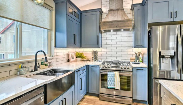 Anchorage Apartment w/a View ~ 3 Mi to Airport