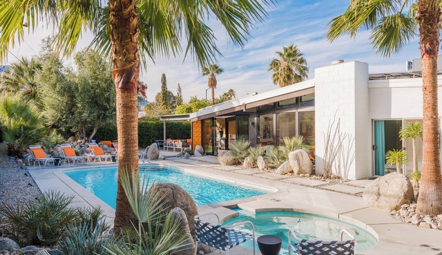 Artistic Mid-Century design 6 Bed/5bath ESTATE with Full Casita w/Kitchen