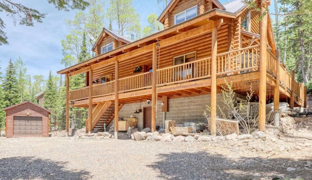 Authentic Log Cabin with Luxuries