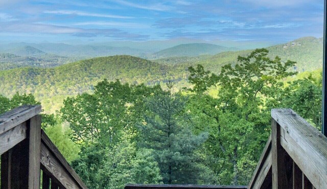Bald Eagle Lodge with `EPIC` Long Range | Mountain Views | Hot-Tub|Pets OK