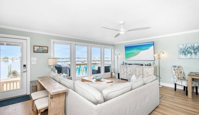 Bayfront Escape | Santa Rosa Sound Views | 100 Steps to the Beach!