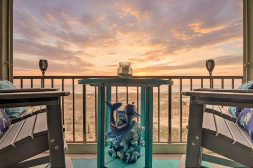 BeachBox I - Oceanfront Balcony - Sunrise Views - Couple's Retreat - East Winds 202